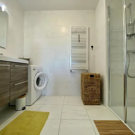 3 Pieces Avec Terrasse, Proche Plage, Parking, Ascenseur - - Fr-1-306-1226 Апартаменты Порнише