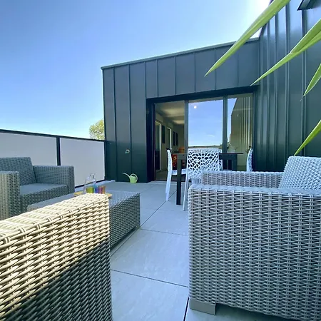 3 Pieces Avec Terrasse, Proche Plage, Parking, Ascenseur - - Fr-1-306-1226 Lägenhet *