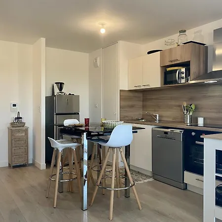 3 Pieces Avec Terrasse, Proche Plage, Parking, Ascenseur - - Fr-1-306-1226 Lägenhet