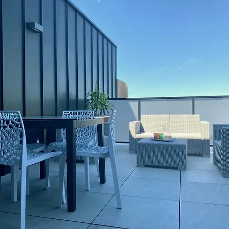 3 Pieces Avec Terrasse, Proche Plage, Parking, Ascenseur - - Fr-1-306-1226 Апартаменты *