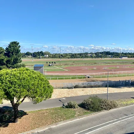 3 Pieces Avec Terrasse, Proche Plage, Parking, Ascenseur - - Fr-1-306-1226 Lägenhet