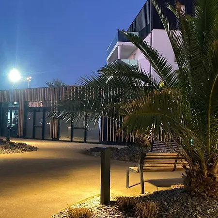 3 Pieces Avec Terrasse, Proche Plage, Parking, Ascenseur - - Fr-1-306-1226