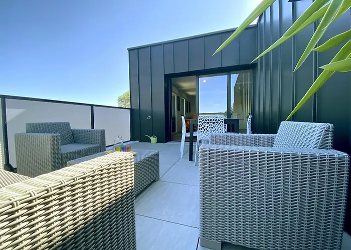 3 Pieces Avec Terrasse, Proche Plage, Parking, Ascenseur - - Fr-1-306-1226 Apartment *