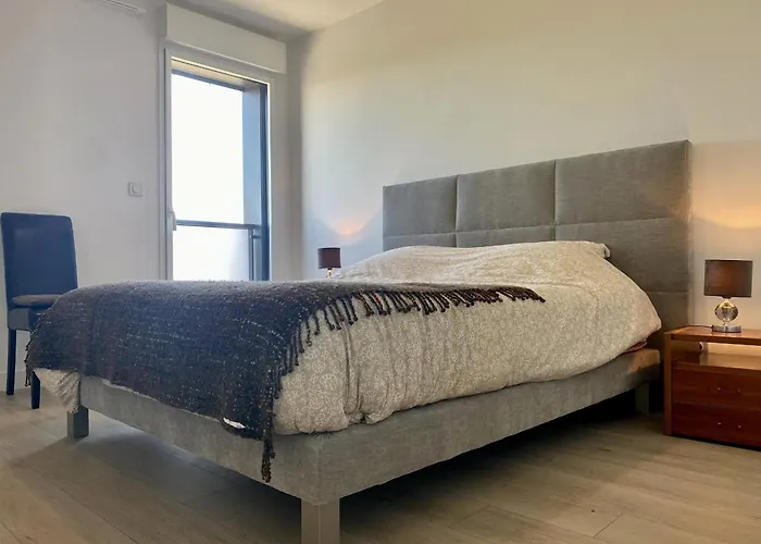 3 Pieces Avec Terrasse, Proche Plage, Parking, Ascenseur - - Fr-1-306-1226 Apartment *