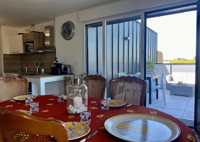 Apartment 3 Pieces Avec Terrasse, Proche Plage, Parking, Ascenseur - - Fr-1-306-1226 *