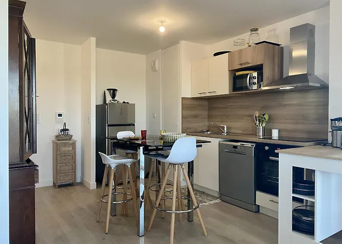 3 Pieces Avec Terrasse, Proche Plage, Parking, Ascenseur - - Fr-1-306-1226 Apartment