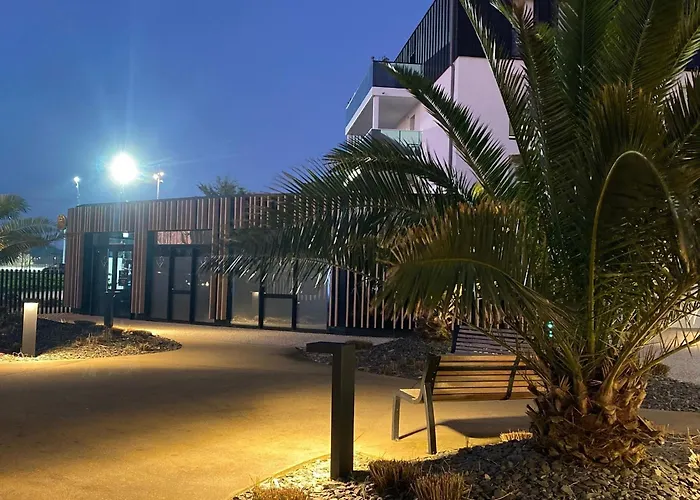 3 Pieces Avec Terrasse, Proche Plage, Parking, Ascenseur - - Fr-1-306-1226